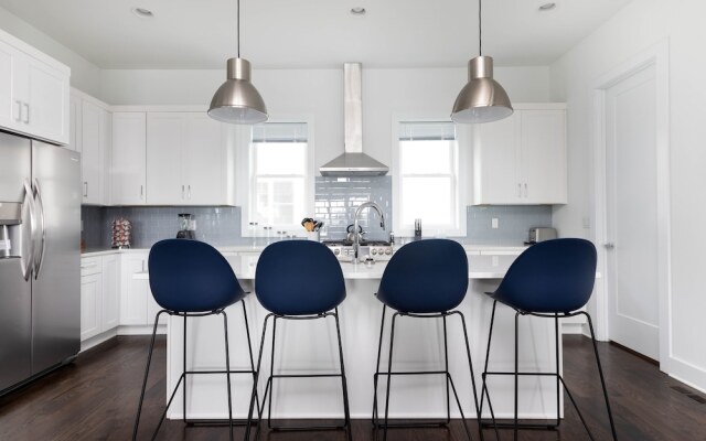 Domio Sylvan Park Vibrant 12BR 3 Houses