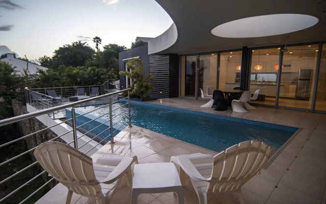 L'Agua by Island Properties Online