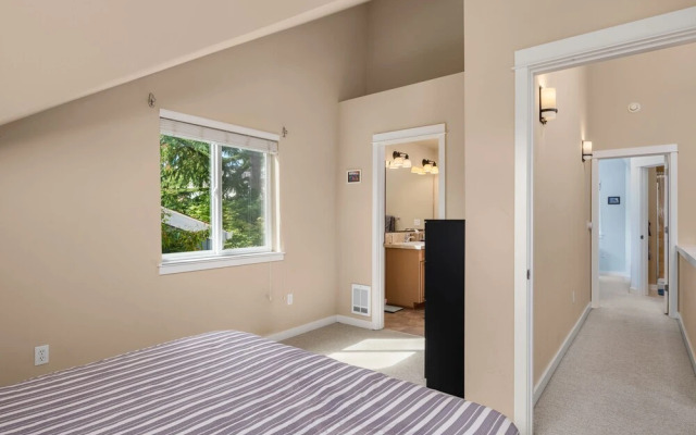 Seattle Vacation Home: Life's A Mountain