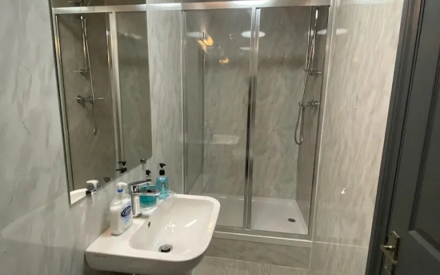 Hollybush Guest House