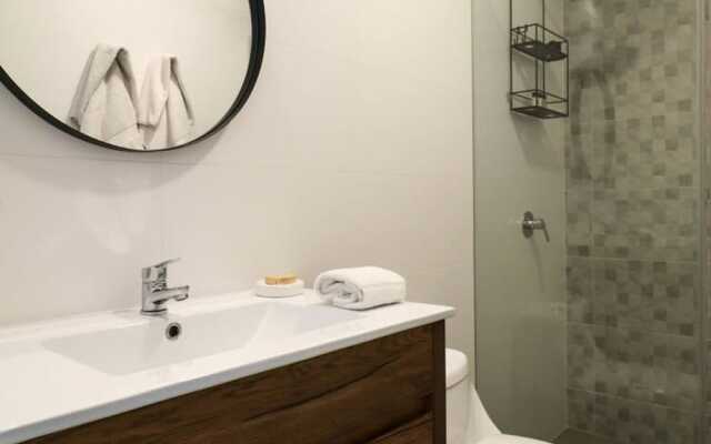 w Picturesque 2BR in the Heart of Miraflores