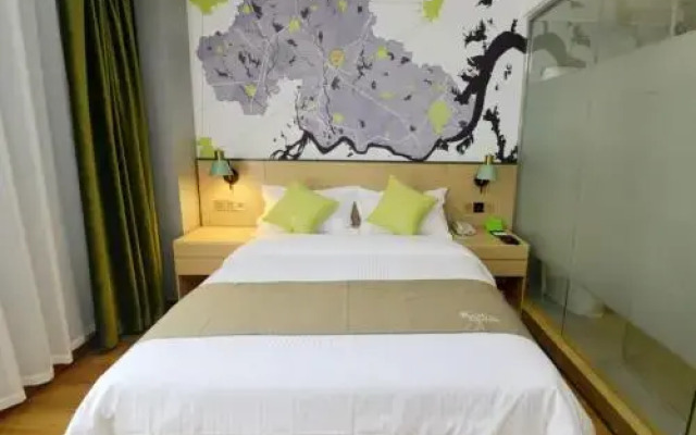 Vatica Hotel (Luotian County City Plaza)