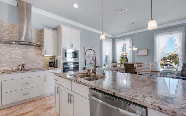 Bay Side 4 Bedroom Home by RedAwning