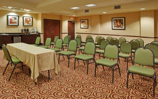 Holiday Inn Express Sacramento Airport Woodland by IHG