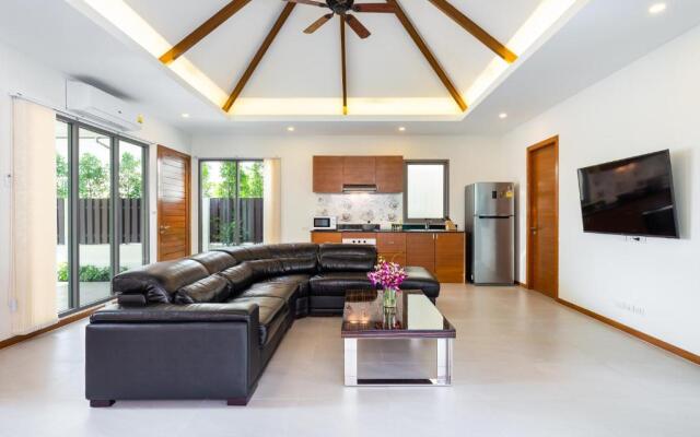 Exquisite Thai Balinese Pool Villa Mika