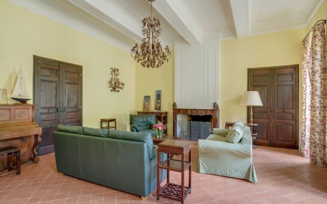 Secluded Holiday Home in Rustrel With Swimming Pool