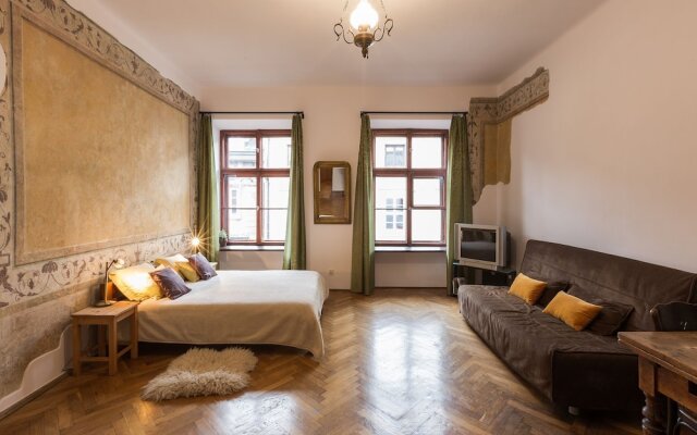 Sunny Studio In The Old Town, Just 50 Meters From The Main Square!