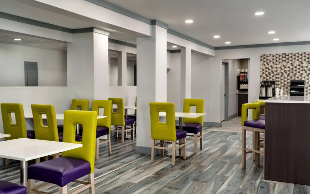 La Quinta Inn by Wyndham Birmingham - Inverness