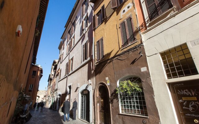 Rental in Rome Scala Studio