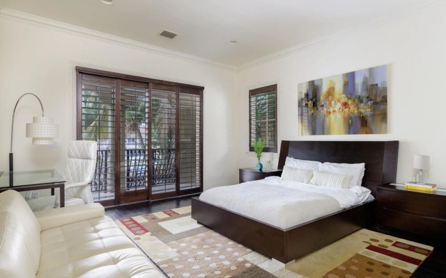 Florence by AvantStay | Estate w/ Dock & Pool | Sleeps 16