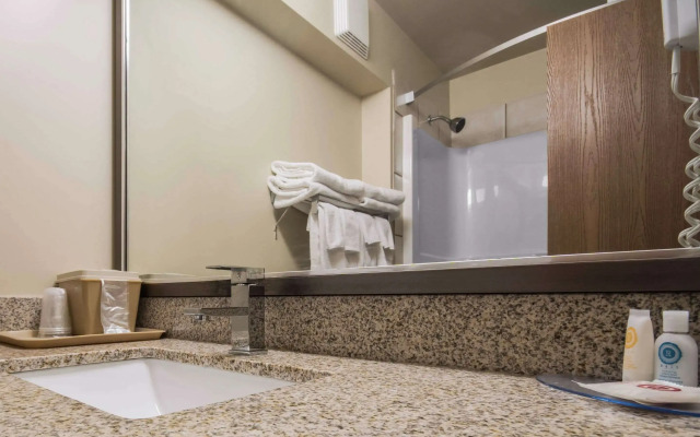 Comfort Inn & Suites