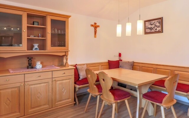 Cozy Apartment in Mühlbach With Parking