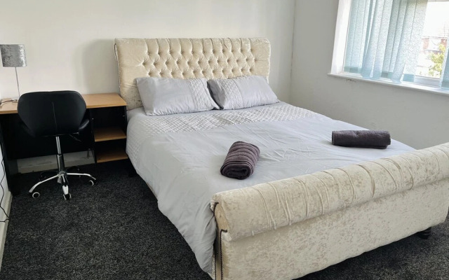 Impeccable 3-bed House in Rotherham