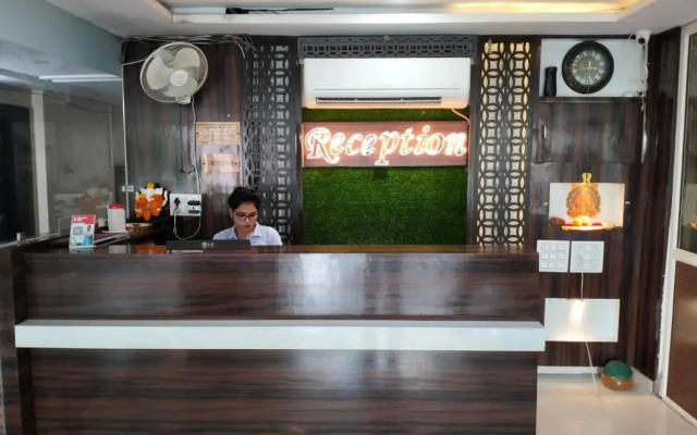 Green Leaf Hotel