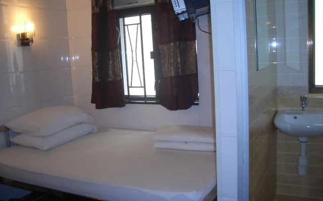 Maple Leaf Guest House
