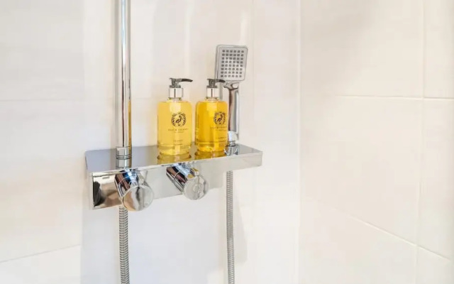 South Quay Apartment - 2 Bedrooms - 2 Bathrooms