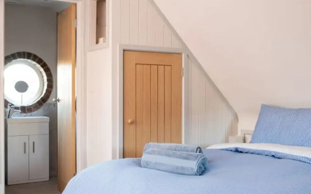 Stylish Cosy Annexe in Pretty Sailing Village
