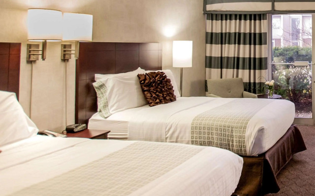 Somerset Inn