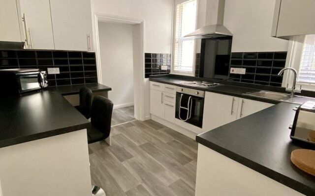 Spacious Two Bed Apartment in Poole