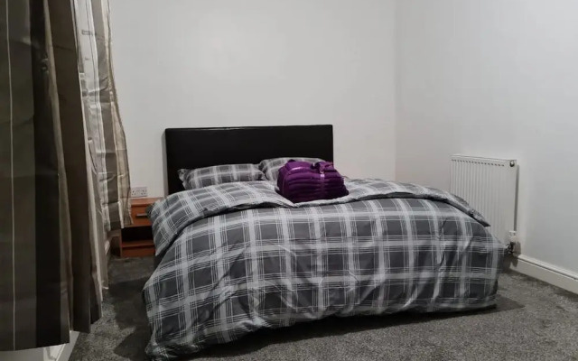 Impeccable 4-bed House Near Manchester City Centre