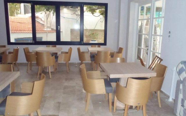 Ilioxenia Studio & Apartments