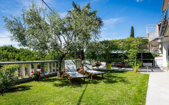 Lovely Apartment With Terrace & Garden Grill
