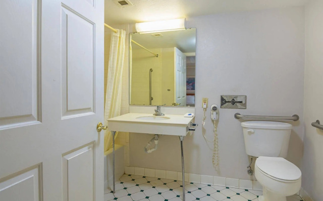 Baymont by Wyndham Tulsa Broken Arrow