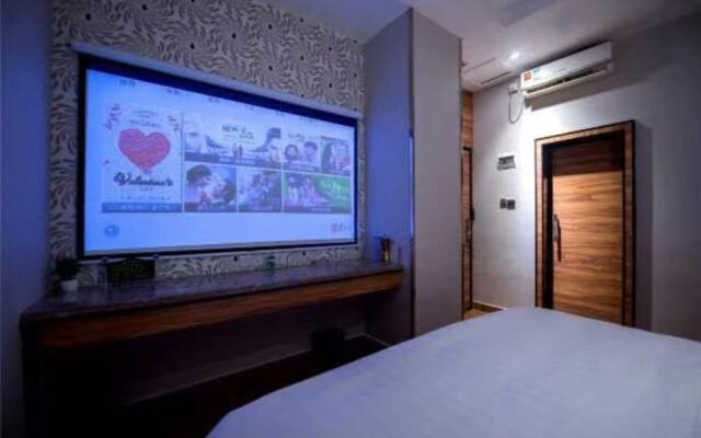 Junfu Hotel (Guangzhou Nanpu Metro Station)