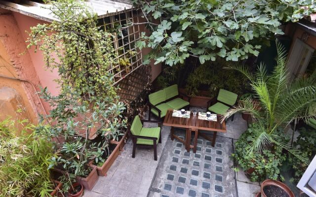 Monti Secret Garden Apartment