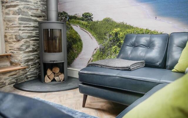 Padstow Escapes - The Long Room Luxury Apartment