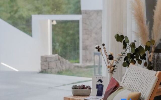 YUNXI Designer Hot Spring Homestay