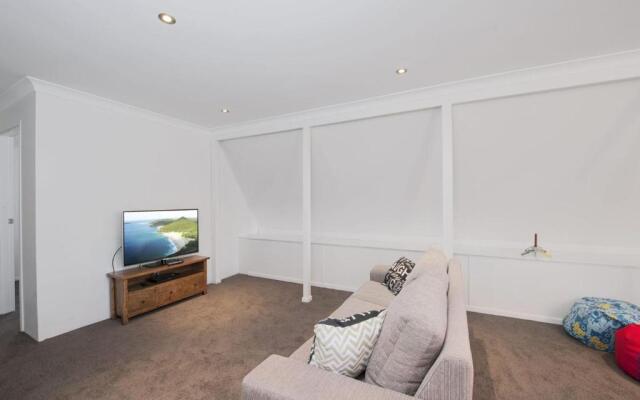 Barefoot Beach House Shoal Bay