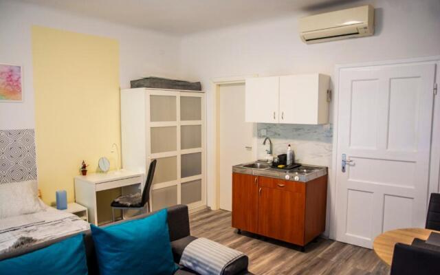Apartment & room Eni