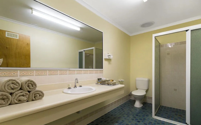 Comfort Inn Blue Shades