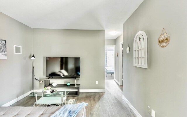 Stunning 2BR - King Bed Apt - Prime Location