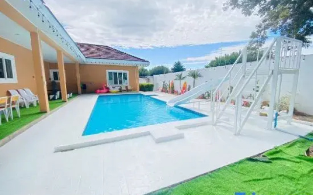 Take a Sea Pool Villa Pattaya