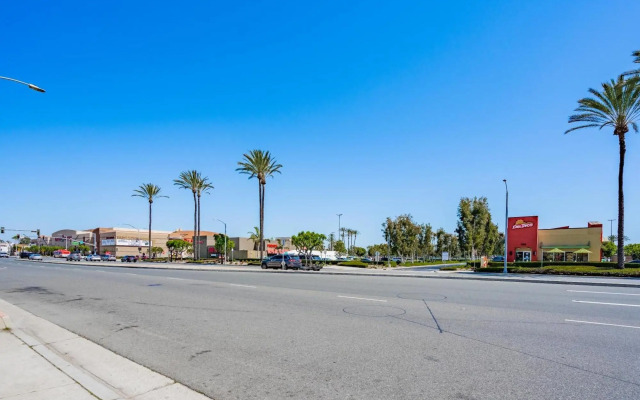 Tradewinds Motel