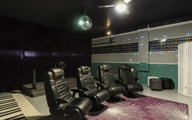 Champions Gate-9048sltstdjil 8 Bedroom Home