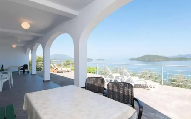 Spacious and Cozy Seafront Apartments