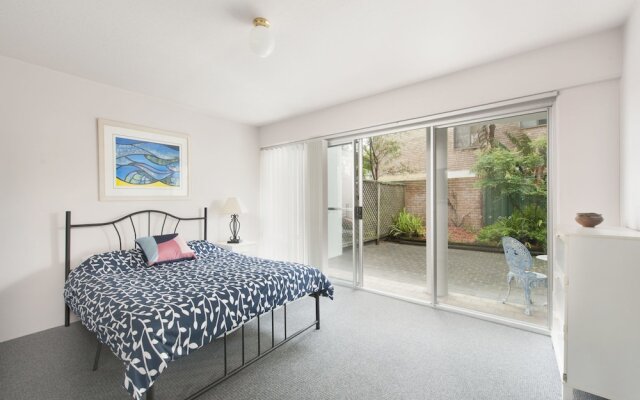 9 Cirrus at Fingal Bay