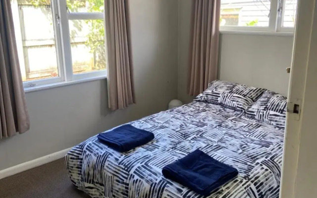 3-bedroom unit within walking distance to city