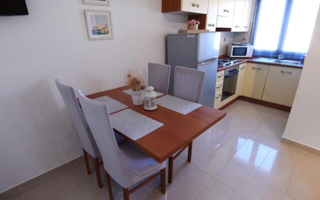 Waterfront Apartment in Maslenica With Sun Shower