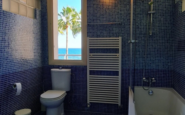 Stunning 5-bed Beach Front Villa, Private Beach