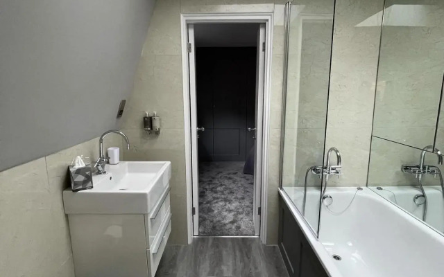 One Warwick Park Hotel