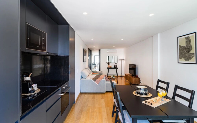 Camões Downtown with Parking