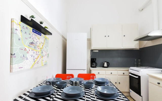 Hippy Decorated 2 Bedrooms Apartment