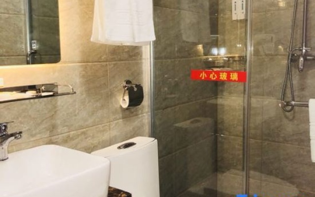 Super 8 Hotel (Beijing Qianmen Tiantan Park Dongmen) – Bathroom – Beijing