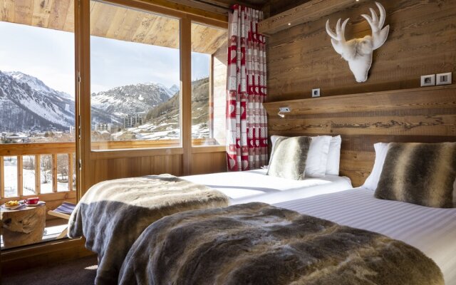 Hotel Ski Lodge