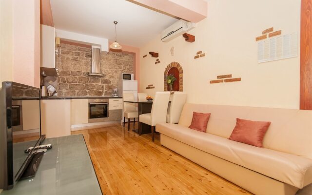 Apartment and Room Ivica