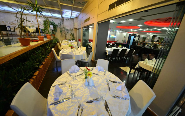 May Park Hotel